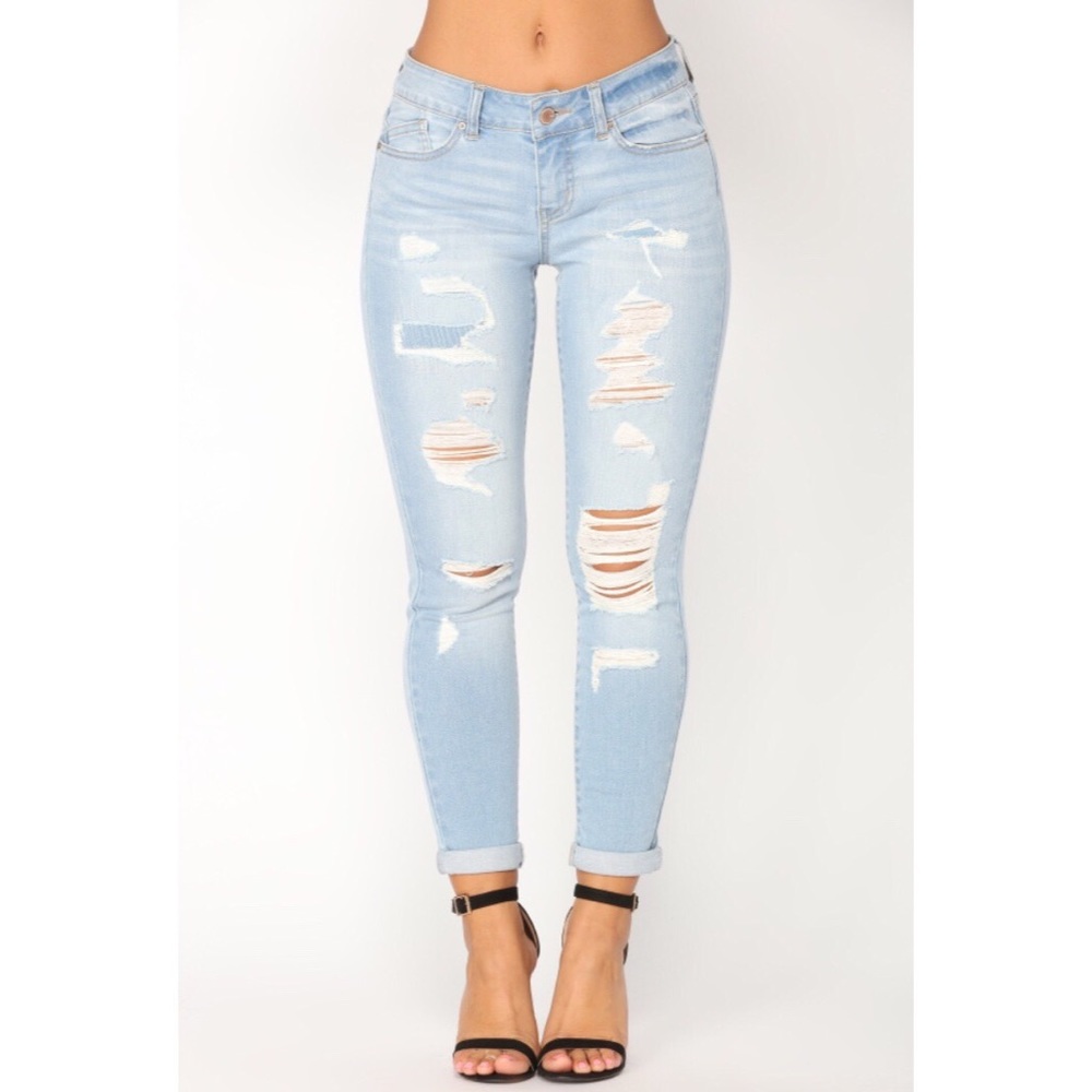*NWT* Fashion Nova “Happy Ever After” ankle jeans